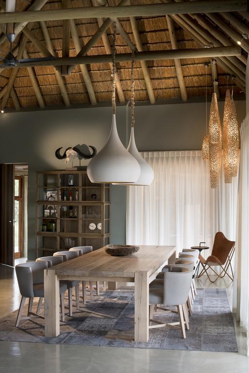 Mhondoro Safari Lodge & Villa Заповедник Велгевонден Экстерьер фото