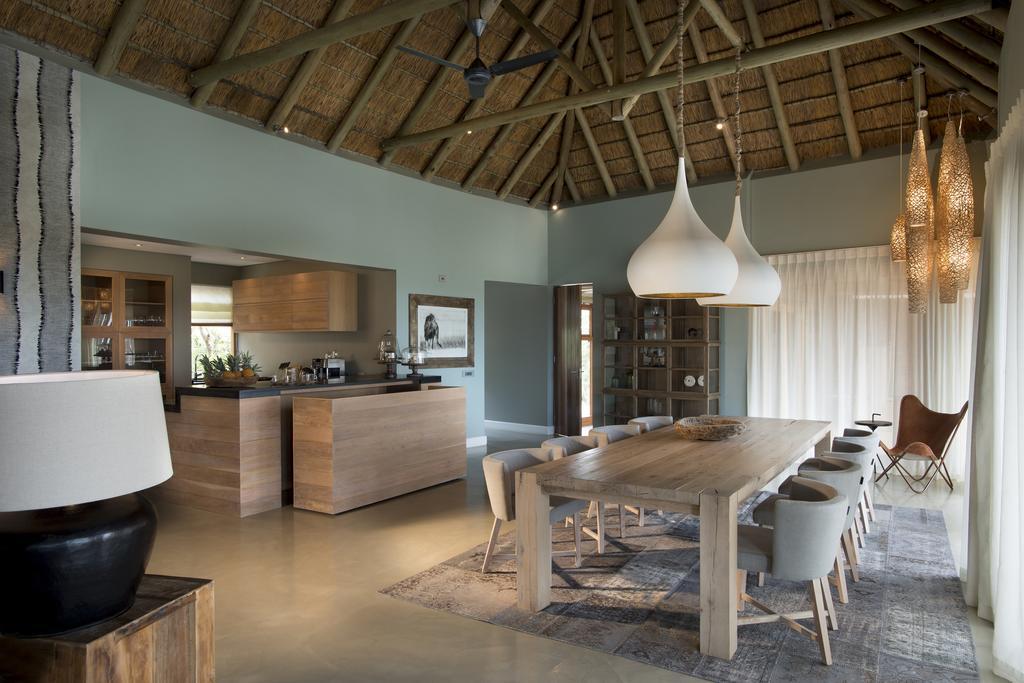Mhondoro Safari Lodge & Villa Заповедник Велгевонден Экстерьер фото