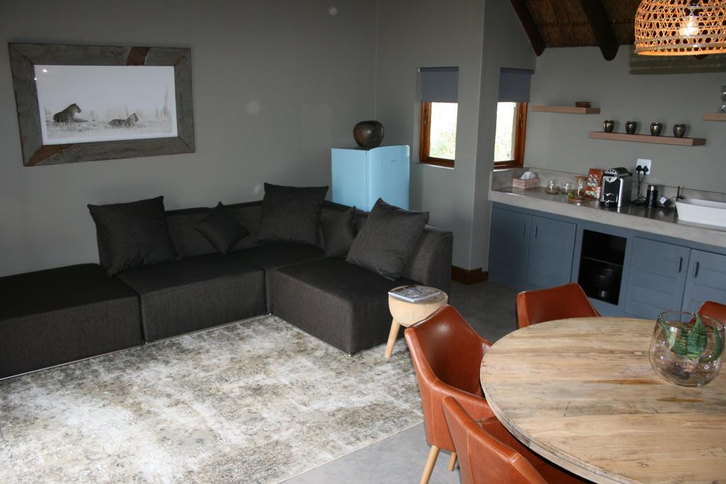 Mhondoro Safari Lodge & Villa Заповедник Велгевонден Экстерьер фото