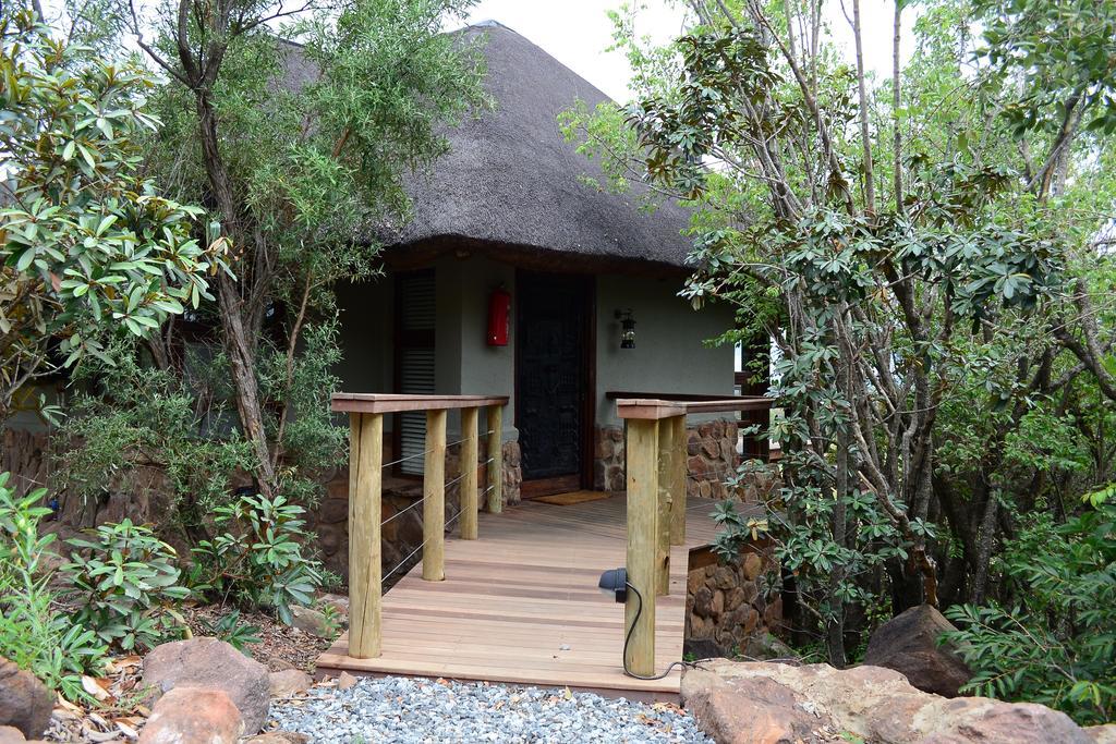 Mhondoro Safari Lodge & Villa Заповедник Велгевонден Экстерьер фото