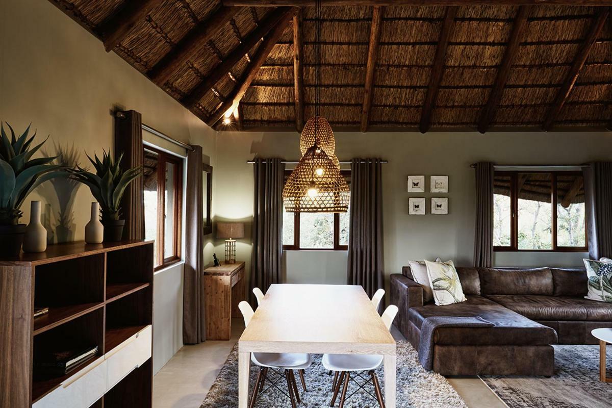 Mhondoro Safari Lodge & Villa Заповедник Велгевонден Экстерьер фото